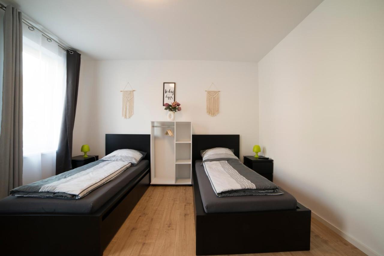 Schoene Ferienwohnung 78M2, 3 Schlafzimmer, 2 Baeder, Zentrumnah, 1Og Érfurt Exterior foto
