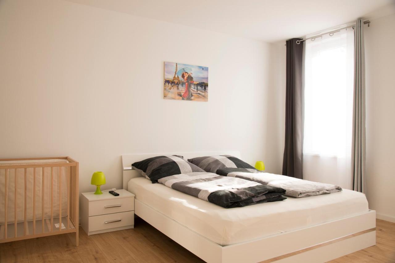 Schoene Ferienwohnung 78M2, 3 Schlafzimmer, 2 Baeder, Zentrumnah, 1Og Érfurt Exterior foto