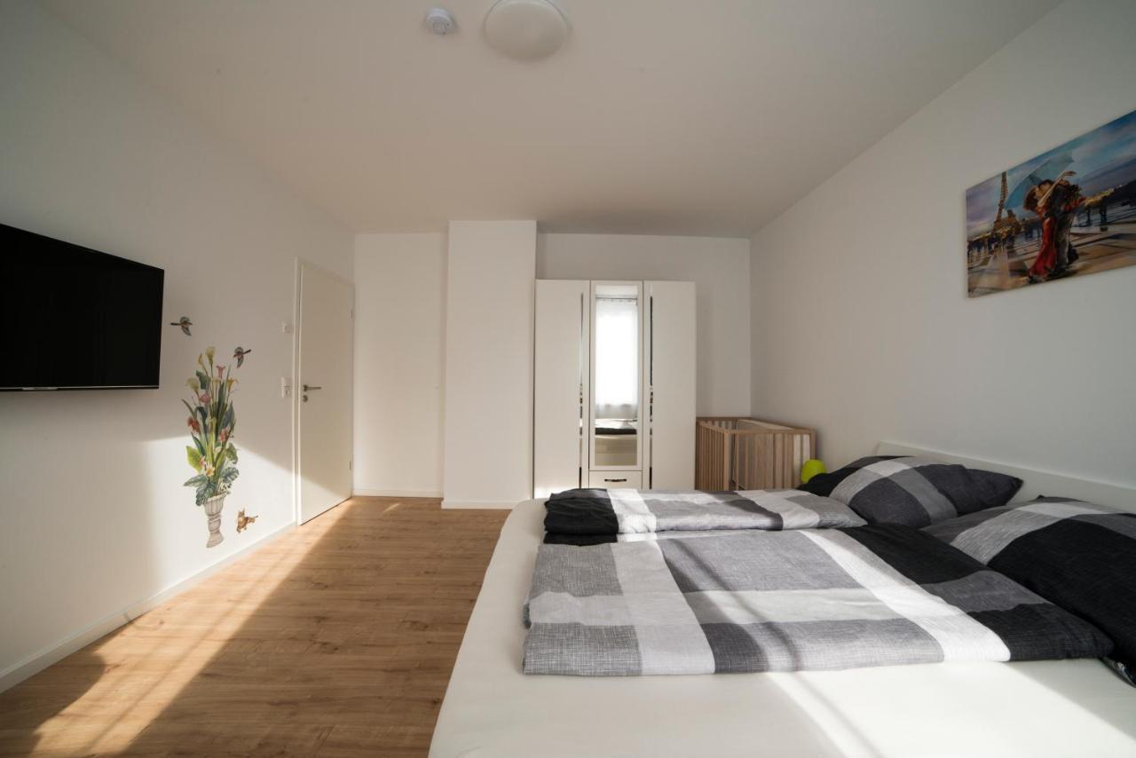 Schoene Ferienwohnung 78M2, 3 Schlafzimmer, 2 Baeder, Zentrumnah, 1Og Érfurt Exterior foto