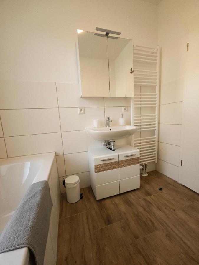 Schoene Ferienwohnung 78M2, 3 Schlafzimmer, 2 Baeder, Zentrumnah, 1Og Érfurt Exterior foto